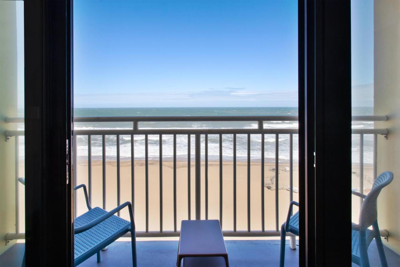 Holiday Inn Express Hotel & Suites Virginia Beach Oceanfront, An Ihg Hotel Εξωτερικό φωτογραφία