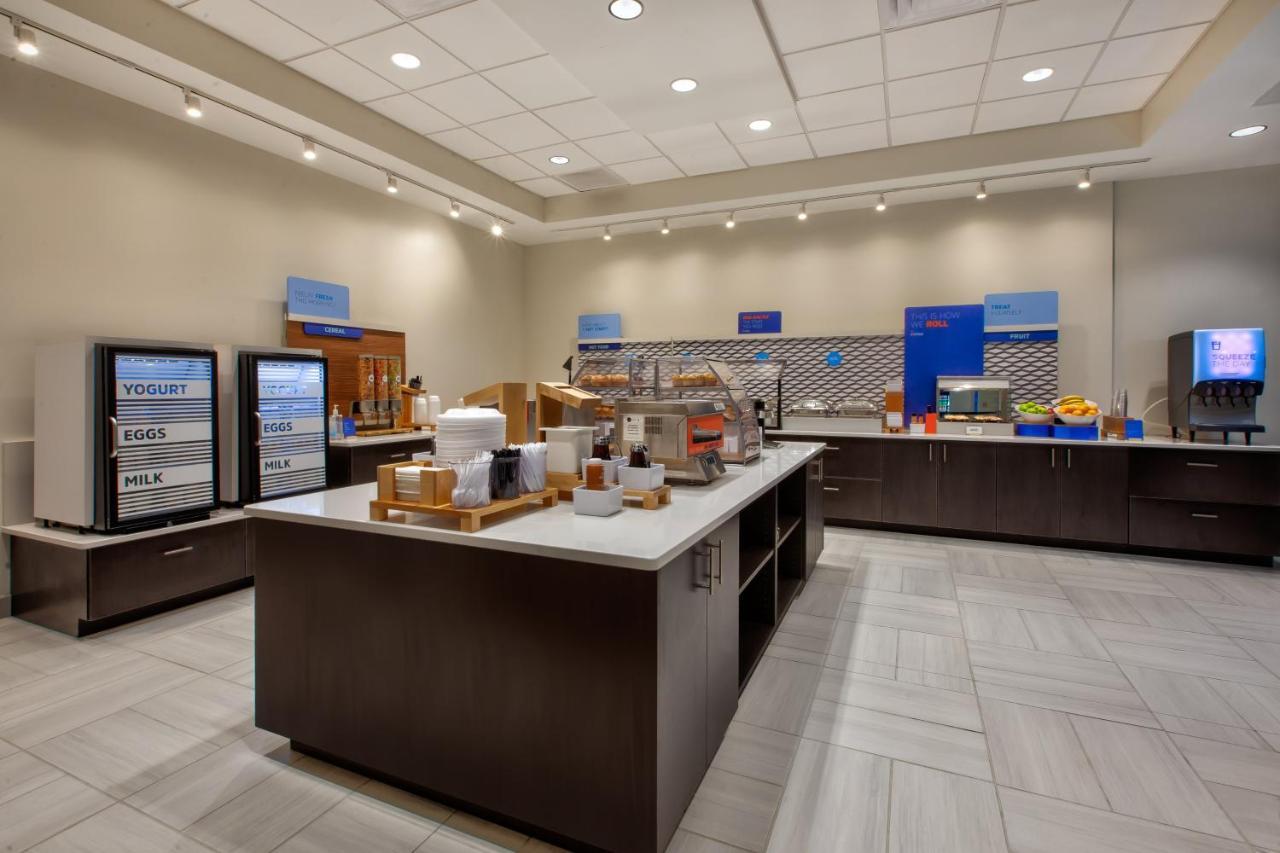 Holiday Inn Express Hotel & Suites Virginia Beach Oceanfront, An Ihg Hotel Εξωτερικό φωτογραφία