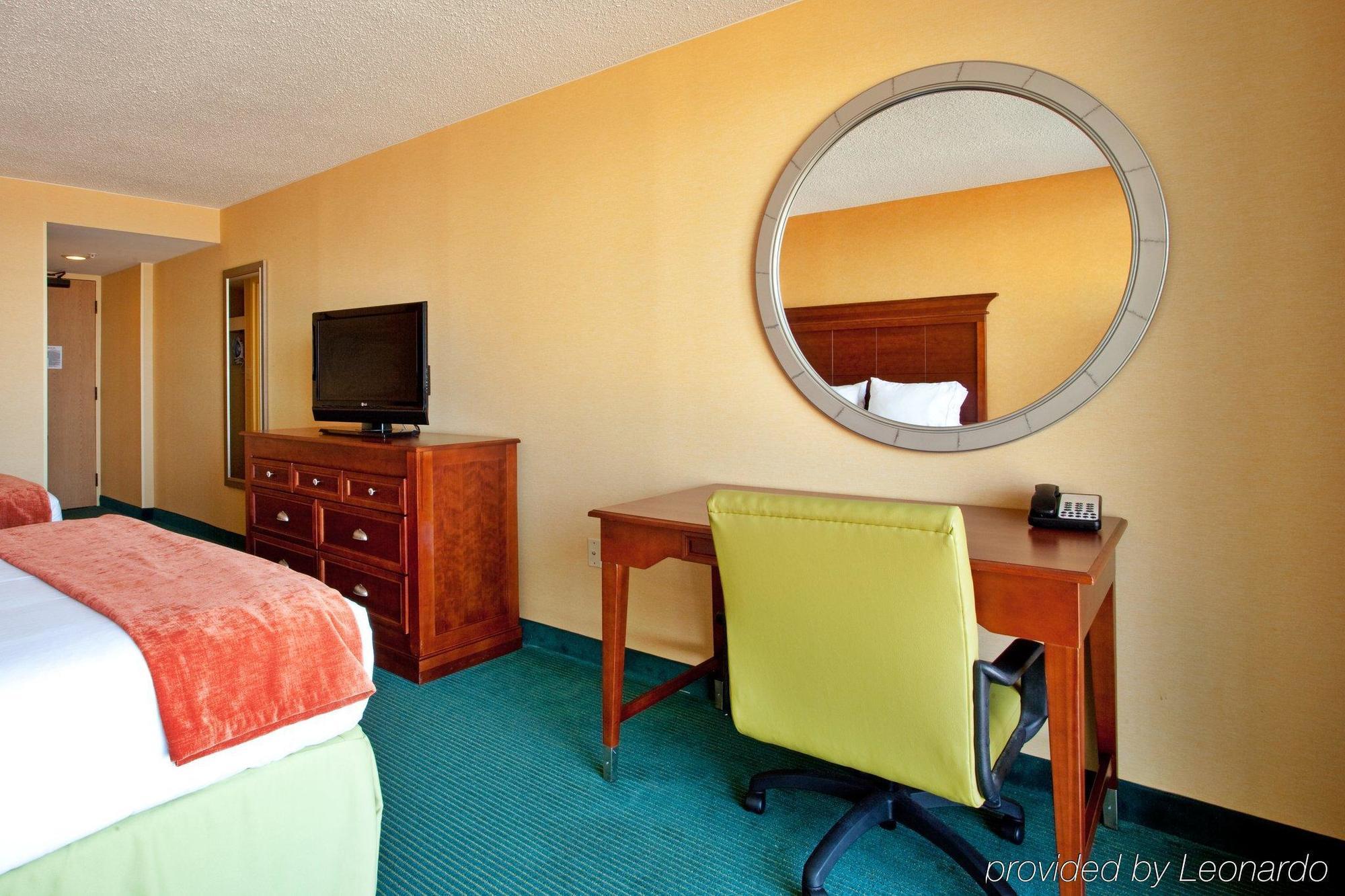 Holiday Inn Express Hotel & Suites Virginia Beach Oceanfront, An Ihg Hotel Δωμάτιο φωτογραφία